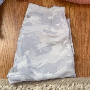 lululemon athletica women’s align light gray camo leggings size 4
